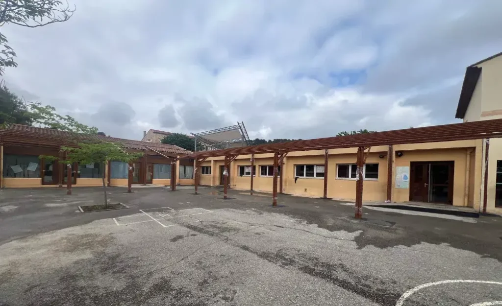 Préau d’école aluminium à Valbonne