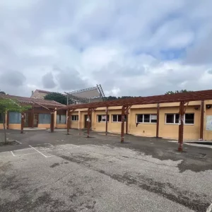 Préau d’école aluminium à Valbonne
